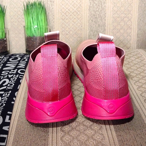 MICHAEL Michael Kors Barbie Pink Ombre Bodie Stretch knit sneakers - Picture 8 of 14